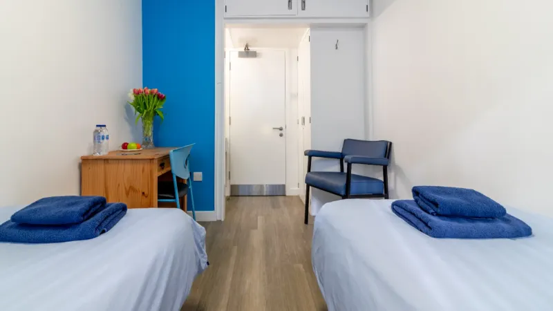 bright-room-hallway-access-vik