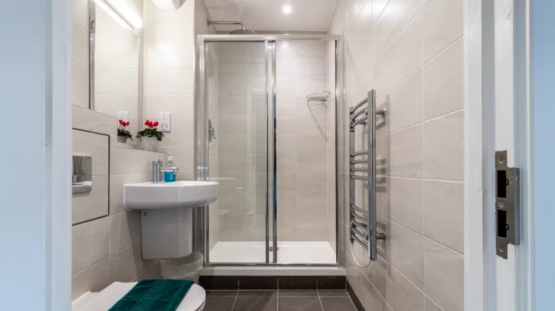 ensuite-comfort-modernes-badezimmer