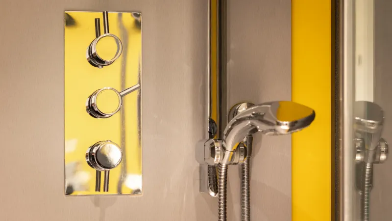 schlafsaal-dusche-detail-hostel_london