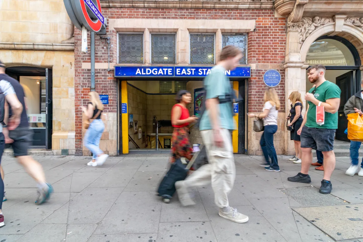 Aldgate_East_vita