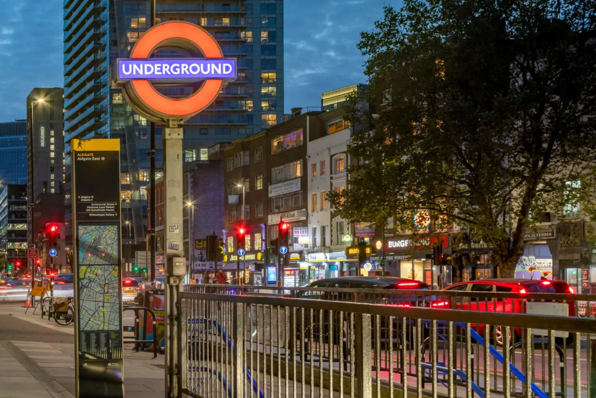 Whitechapel_Stazione_Aldgate