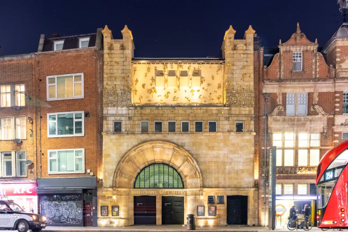 Whitechapel_Galleria_notte